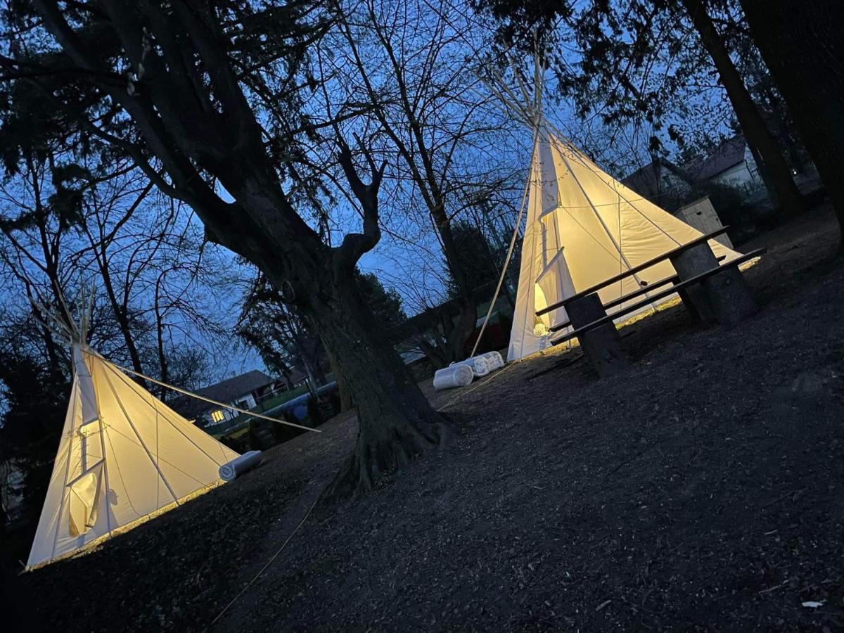 Chateau Moravany - Apartmany, Teepee A Wellness Ronow an der Doubrava Eksteriør billede