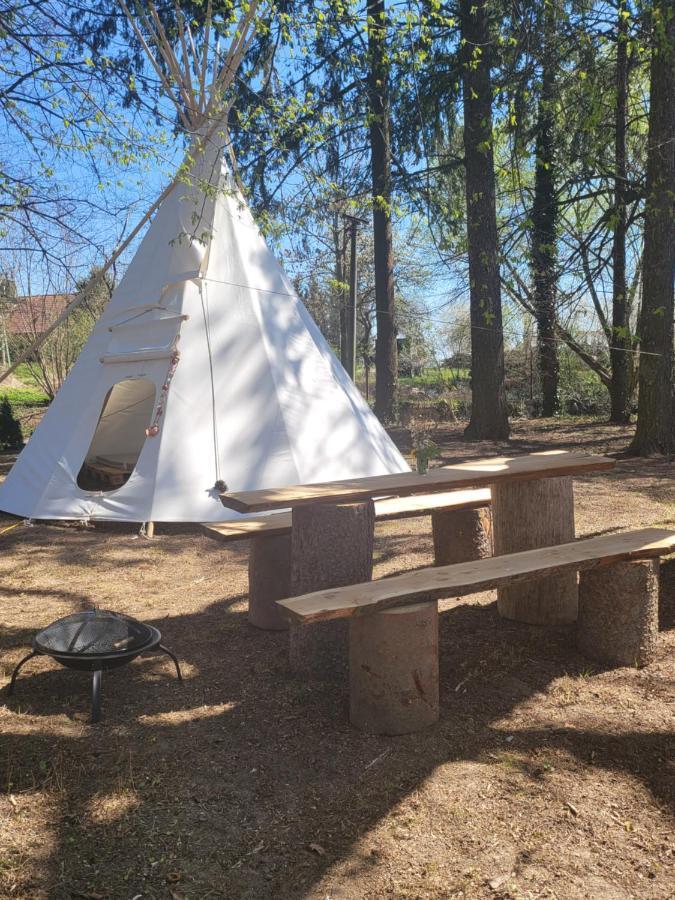 Chateau Moravany - Apartmany, Teepee A Wellness Ronow an der Doubrava Eksteriør billede