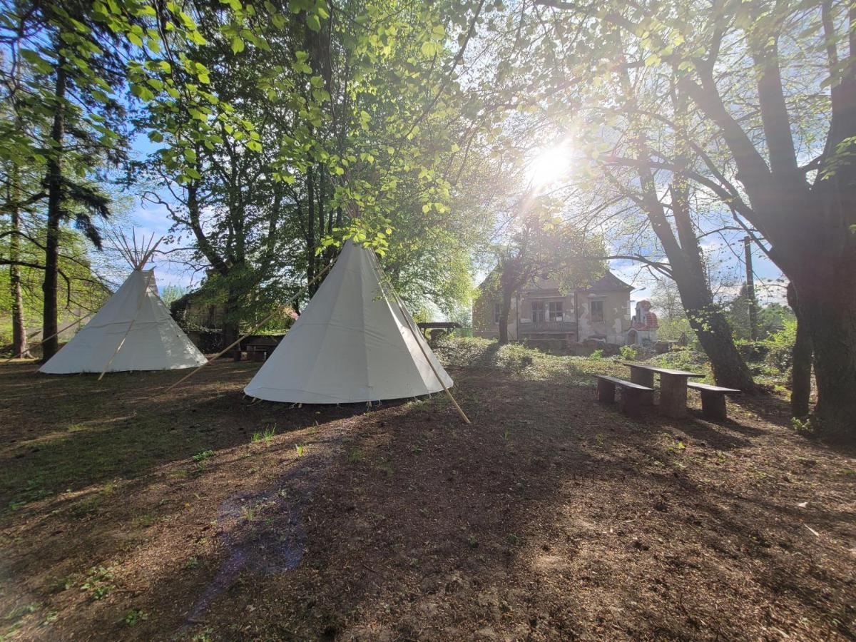 Chateau Moravany - Apartmany, Teepee A Wellness Ronow an der Doubrava Eksteriør billede