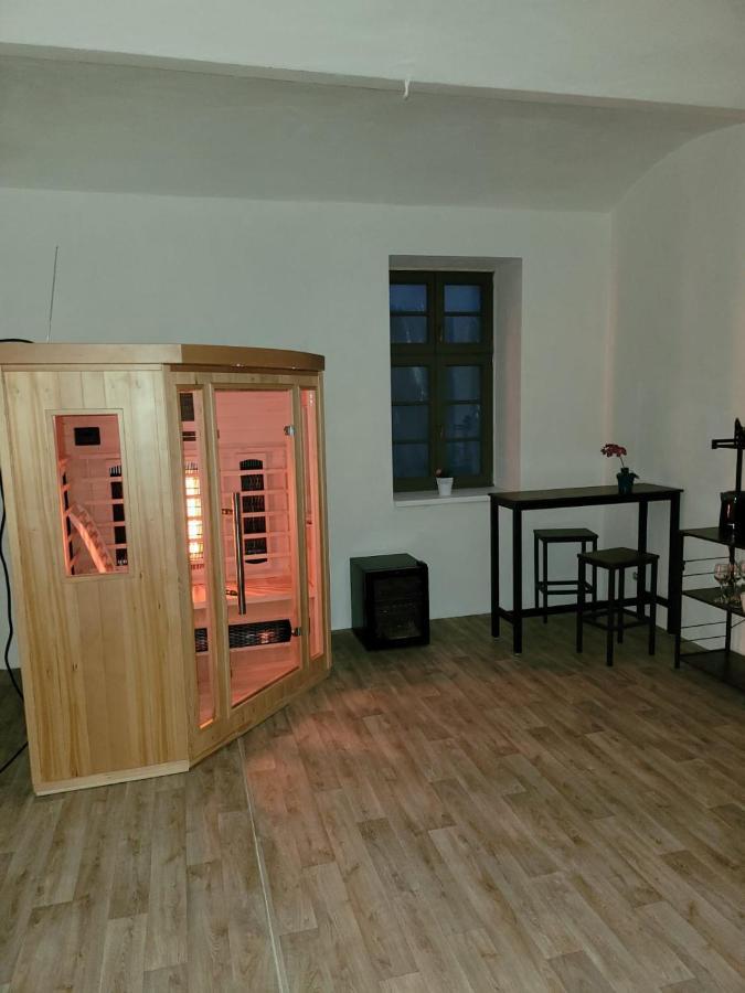 Chateau Moravany - Apartmany, Teepee A Wellness Ronow an der Doubrava Eksteriør billede