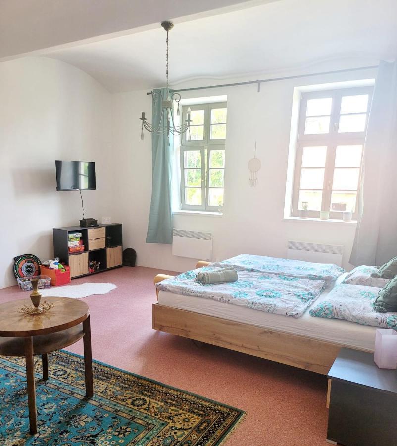 Chateau Moravany - Apartmany, Teepee A Wellness Ronow an der Doubrava Eksteriør billede