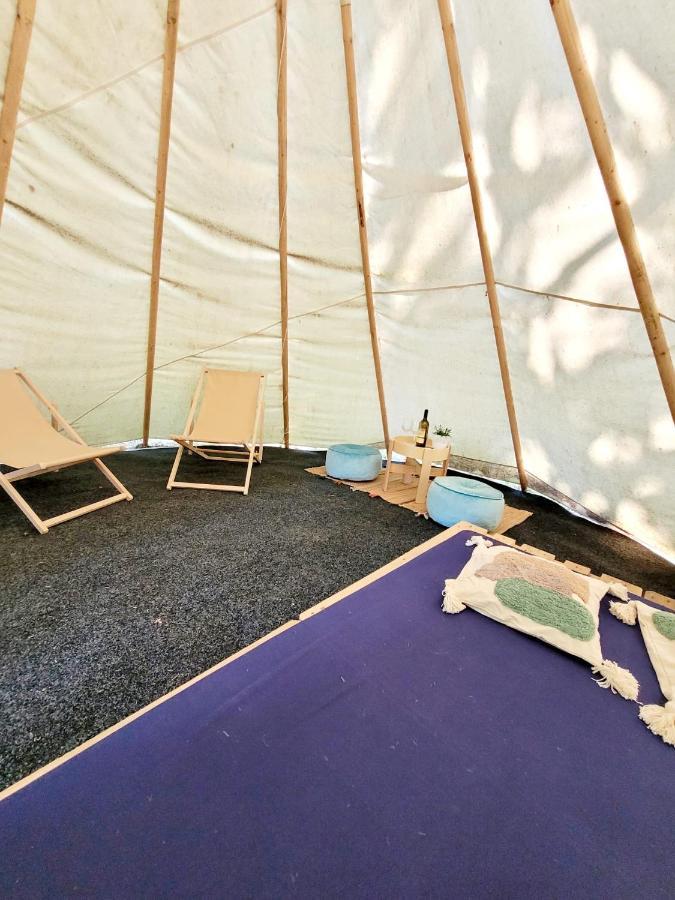Chateau Moravany - Apartmany, Teepee A Wellness Ronow an der Doubrava Eksteriør billede