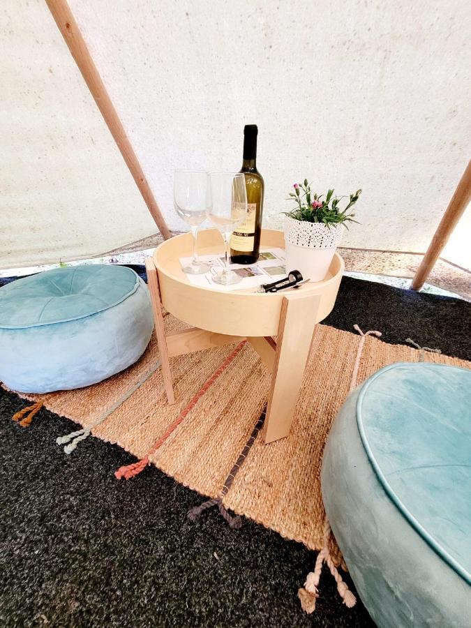 Chateau Moravany - Apartmany, Teepee A Wellness Ronow an der Doubrava Eksteriør billede