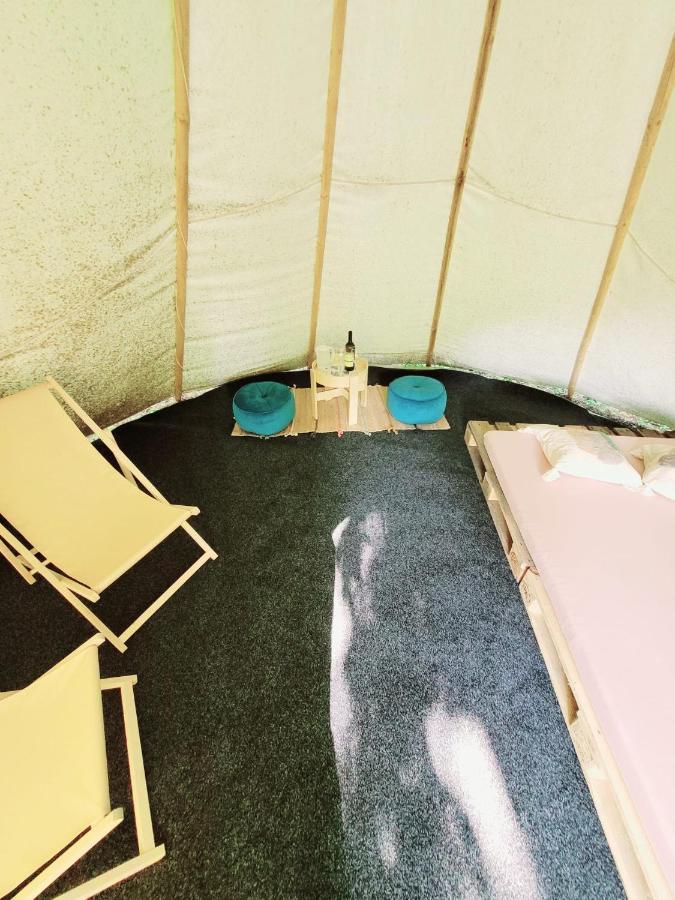 Chateau Moravany - Apartmany, Teepee A Wellness Ronow an der Doubrava Eksteriør billede