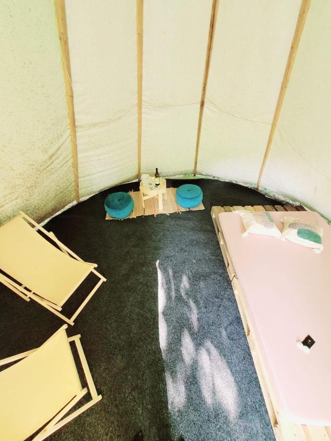 Chateau Moravany - Apartmany, Teepee A Wellness Ronow an der Doubrava Eksteriør billede