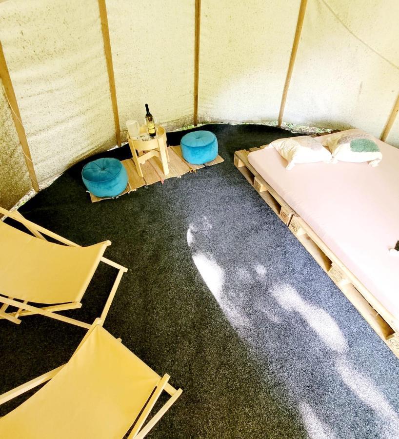 Chateau Moravany - Apartmany, Teepee A Wellness Ronow an der Doubrava Eksteriør billede