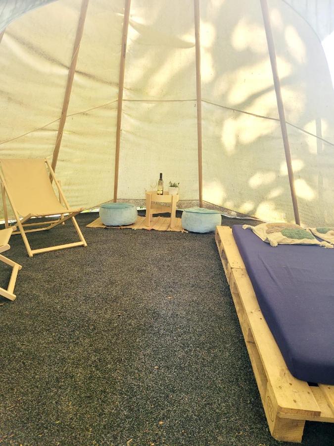 Chateau Moravany - Apartmany, Teepee A Wellness Ronow an der Doubrava Eksteriør billede