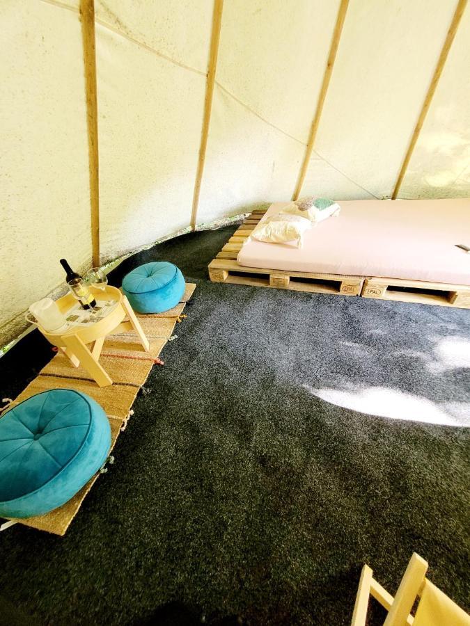 Chateau Moravany - Apartmany, Teepee A Wellness Ronow an der Doubrava Eksteriør billede