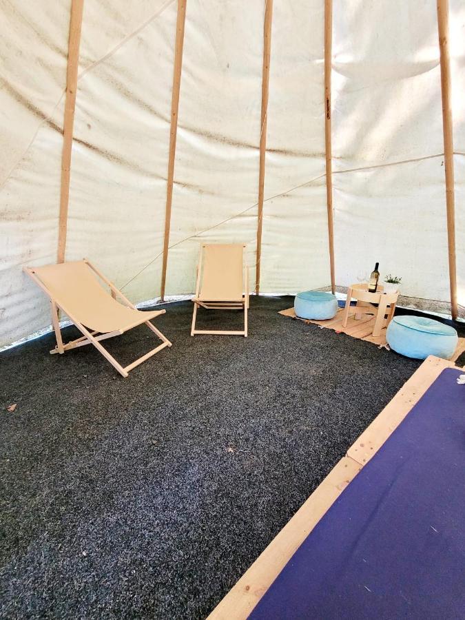 Chateau Moravany - Apartmany, Teepee A Wellness Ronow an der Doubrava Eksteriør billede