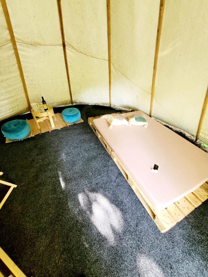 Chateau Moravany - Apartmany, Teepee A Wellness Ronow an der Doubrava Eksteriør billede